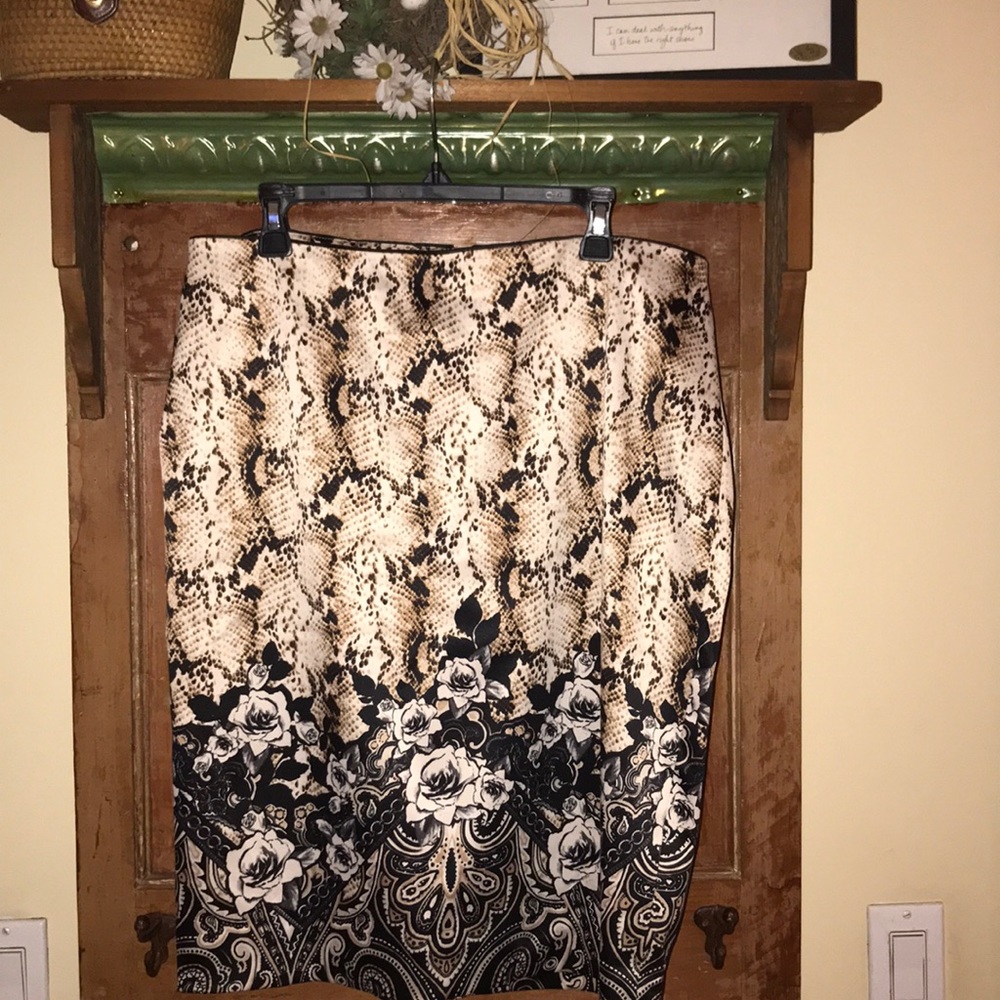 White House Black market skirt
